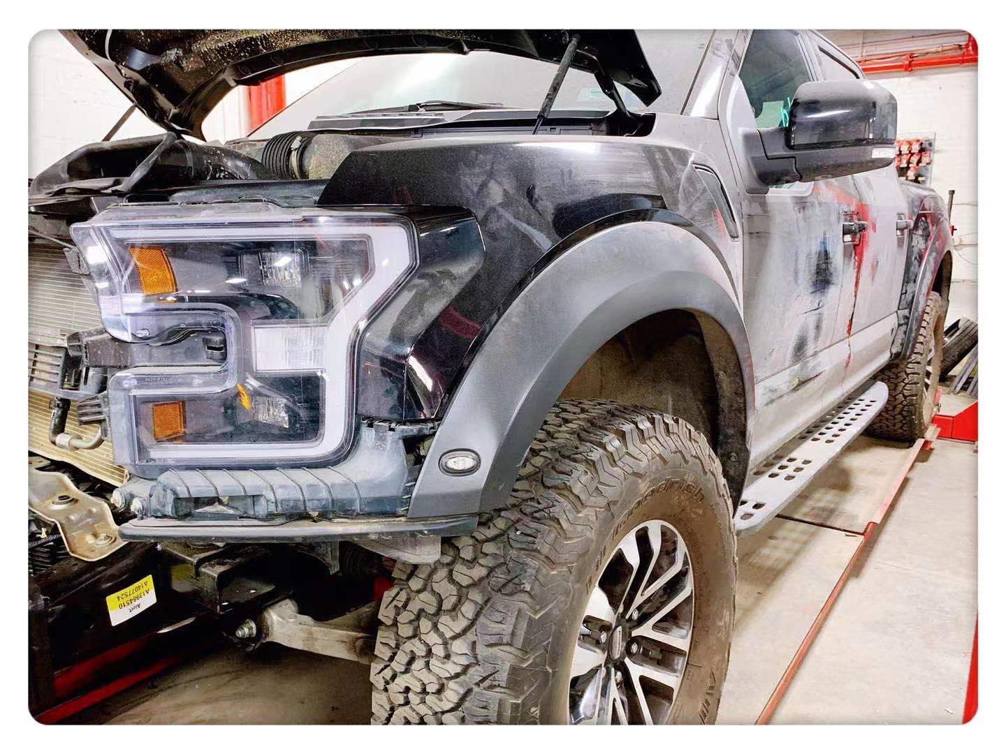 撞车事故维修 所有品牌和型号的原厂零件-时代车行 Full-Service Auto Body Repairs